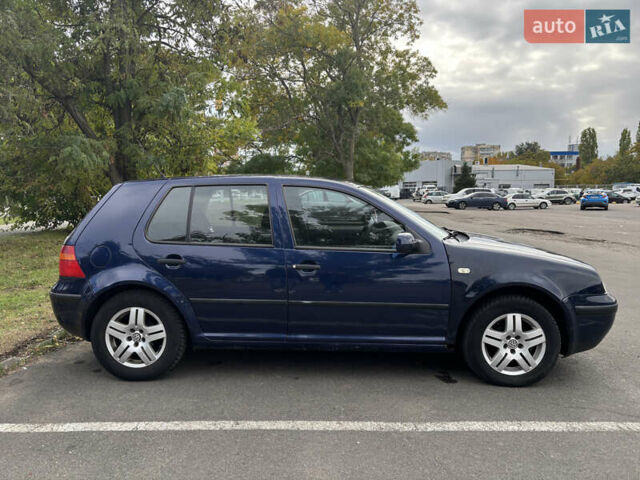 Синий Фольксваген Гольф, объемом двигателя 1.6 л и пробегом 300 тыс. км за 3800 $, фото 2 на Automoto.ua