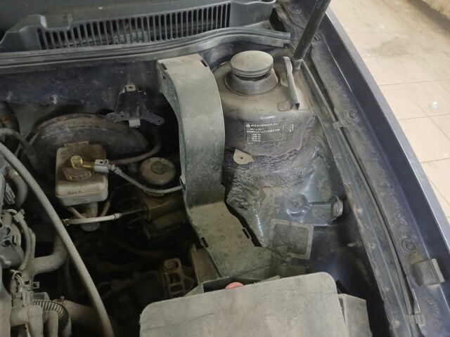 Синий Фольксваген Гольф, объемом двигателя 1.4 л и пробегом 297 тыс. км за 3000 $, фото 15 на Automoto.ua