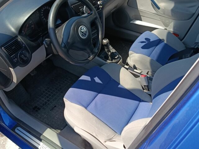 Синий Фольксваген Гольф, объемом двигателя 2 л и пробегом 198 тыс. км за 3950 $, фото 5 на Automoto.ua