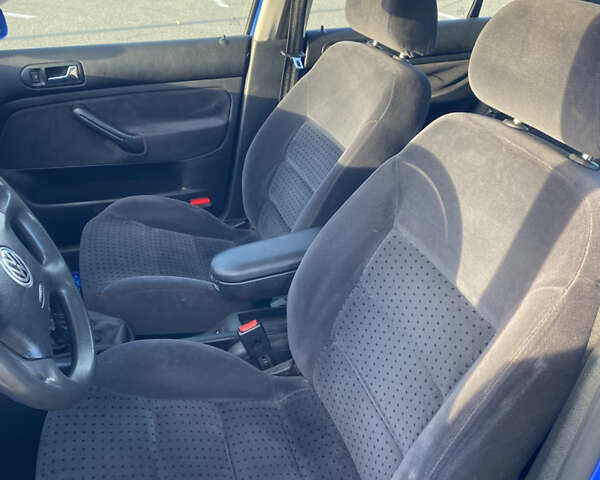 Синій Фольксваген Гольф, об'ємом двигуна 1.6 л та пробігом 380 тис. км за 3200 $, фото 8 на Automoto.ua