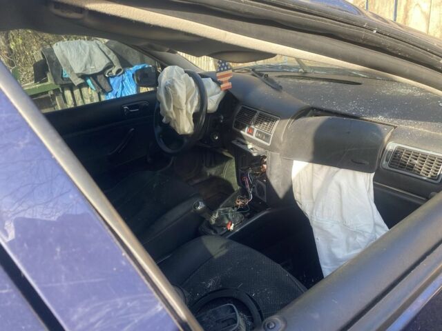 Синій Фольксваген Гольф, об'ємом двигуна 1.4 л та пробігом 250 тис. км за 699 $, фото 5 на Automoto.ua