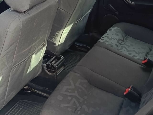 Синий Фольксваген Гольф, объемом двигателя 1.4 л и пробегом 273 тыс. км за 3750 $, фото 6 на Automoto.ua