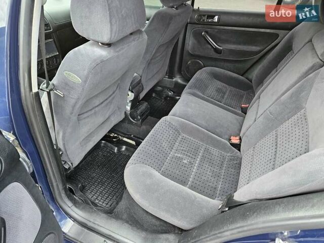 Синий Фольксваген Гольф, объемом двигателя 1.6 л и пробегом 230 тыс. км за 3900 $, фото 13 на Automoto.ua