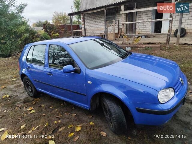 Синий Фольксваген Гольф, объемом двигателя 1.6 л и пробегом 249 тыс. км за 3200 $, фото 1 на Automoto.ua