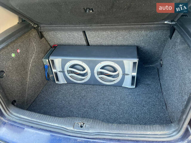 Синий Фольксваген Гольф, объемом двигателя 1.6 л и пробегом 246 тыс. км за 3950 $, фото 7 на Automoto.ua