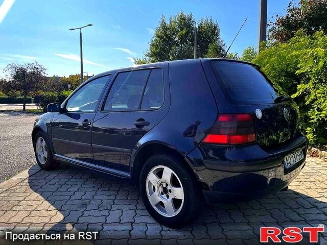 Синий Фольксваген Гольф, объемом двигателя 1.6 л и пробегом 283 тыс. км за 2850 $, фото 2 на Automoto.ua