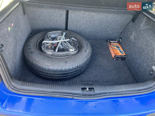 Синій Фольксваген Гольф, об'ємом двигуна 1.6 л та пробігом 380 тис. км за 3200 $, фото 14 на Automoto.ua