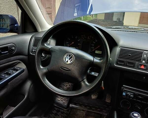 Синий Фольксваген Гольф, объемом двигателя 1.39 л и пробегом 305 тыс. км за 4200 $, фото 12 на Automoto.ua