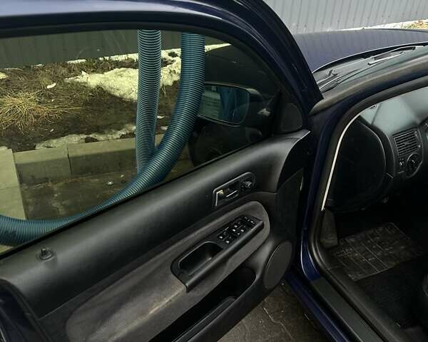 Синий Фольксваген Гольф, объемом двигателя 1.39 л и пробегом 250 тыс. км за 3100 $, фото 10 на Automoto.ua