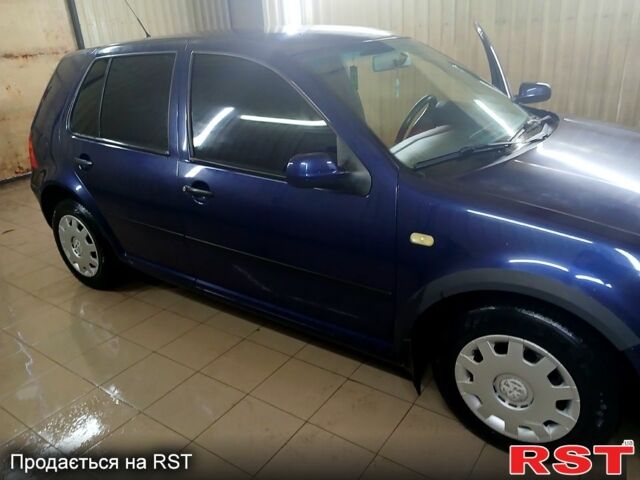 Синий Фольксваген Гольф, объемом двигателя 1.4 л и пробегом 275 тыс. км за 3000 $, фото 4 на Automoto.ua