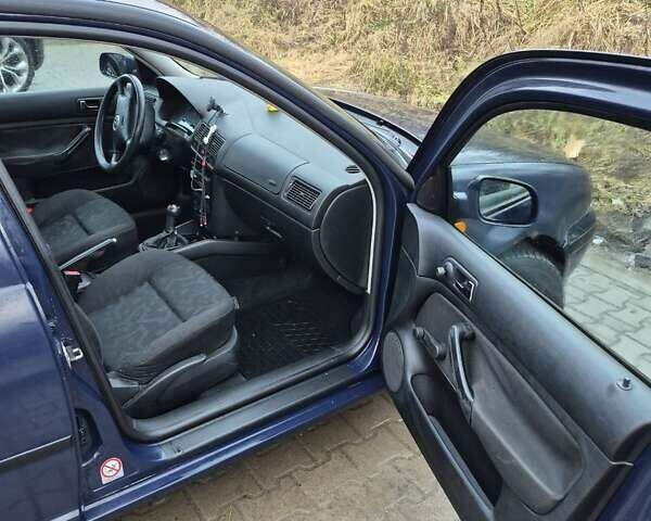 Синий Фольксваген Гольф, объемом двигателя 1.9 л и пробегом 318 тыс. км за 3499 $, фото 11 на Automoto.ua