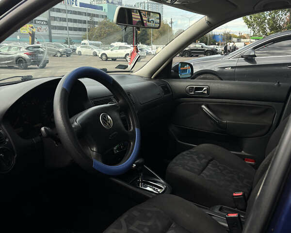 Синий Фольксваген Гольф, объемом двигателя 1.6 л и пробегом 300 тыс. км за 3800 $, фото 16 на Automoto.ua