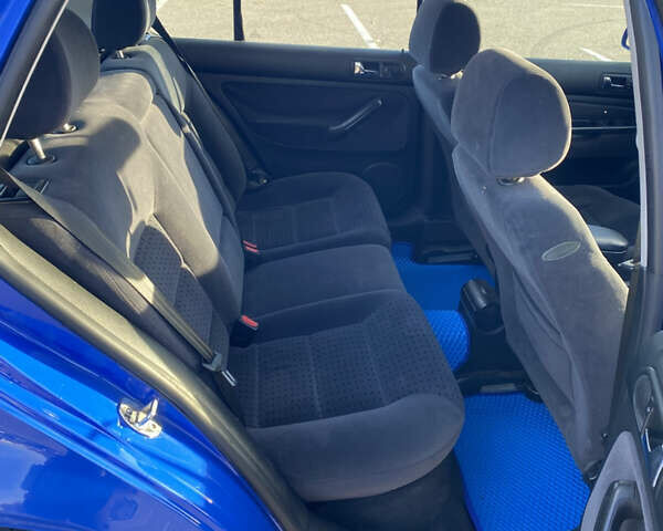 Синій Фольксваген Гольф, об'ємом двигуна 1.6 л та пробігом 380 тис. км за 3200 $, фото 12 на Automoto.ua