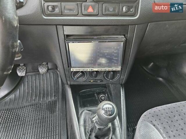 Синий Фольксваген Гольф, объемом двигателя 1.6 л и пробегом 230 тыс. км за 3900 $, фото 15 на Automoto.ua