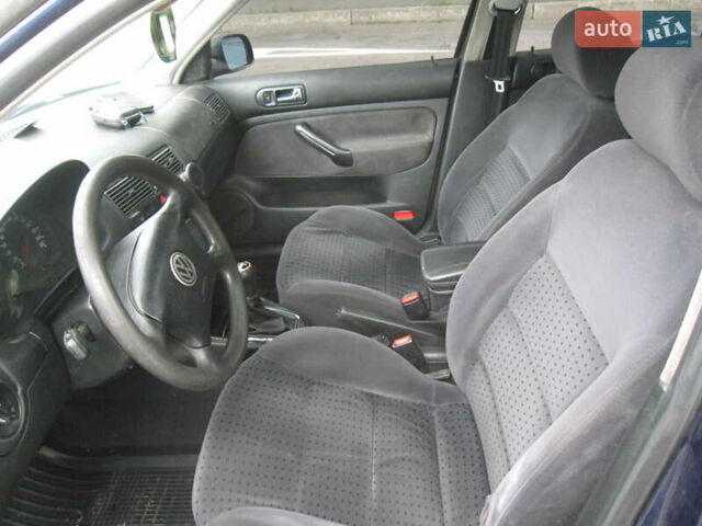 Синий Фольксваген Гольф, объемом двигателя 1.6 л и пробегом 400 тыс. км за 3500 $, фото 7 на Automoto.ua