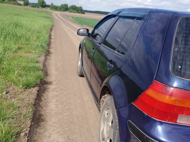 Синий Фольксваген Гольф, объемом двигателя 1.4 л и пробегом 340 тыс. км за 2300 $, фото 2 на Automoto.ua