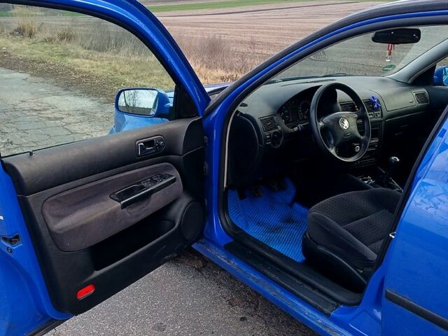 Синий Фольксваген Гольф, объемом двигателя 1.6 л и пробегом 385 тыс. км за 3500 $, фото 8 на Automoto.ua