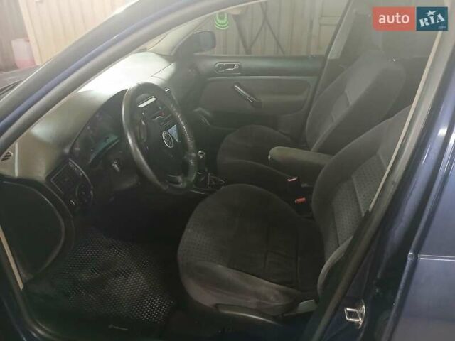 Синий Фольксваген Гольф, объемом двигателя 1.39 л и пробегом 275 тыс. км за 2900 $, фото 3 на Automoto.ua