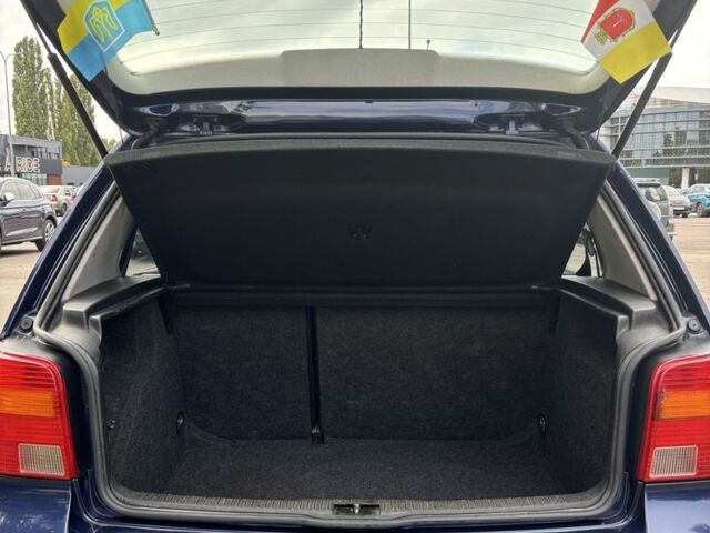 Синий Фольксваген Гольф, объемом двигателя 1.6 л и пробегом 22 тыс. км за 3800 $, фото 21 на Automoto.ua