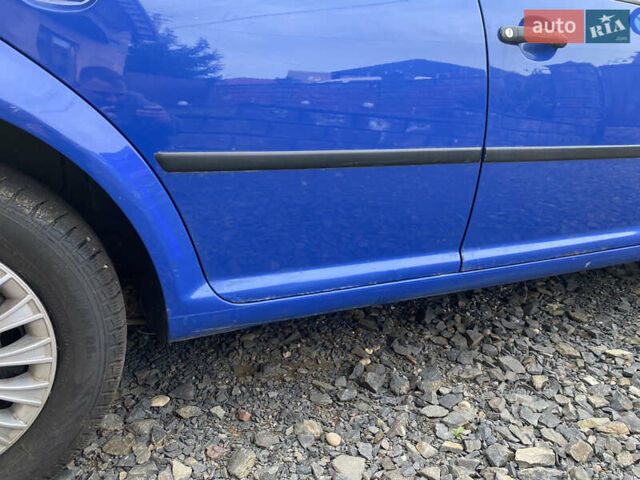 Синий Фольксваген Гольф, объемом двигателя 1.6 л и пробегом 208 тыс. км за 3200 $, фото 2 на Automoto.ua
