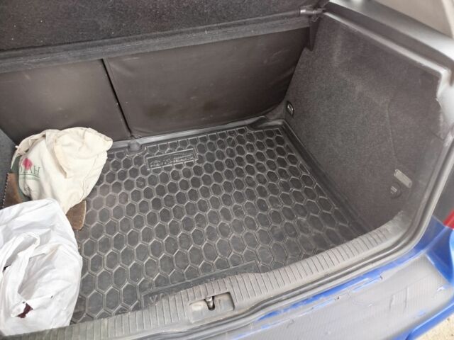 Синий Фольксваген Гольф, объемом двигателя 1.6 л и пробегом 330 тыс. км за 3500 $, фото 6 на Automoto.ua