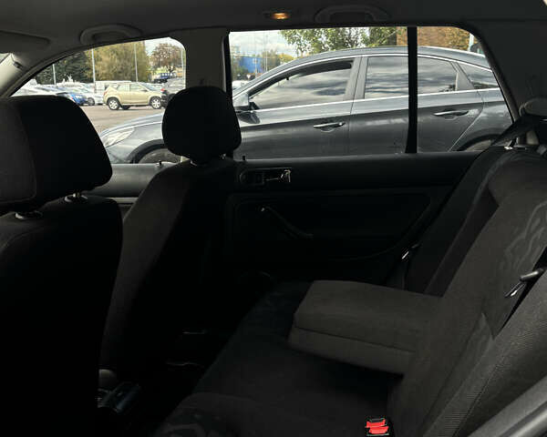 Синий Фольксваген Гольф, объемом двигателя 1.6 л и пробегом 300 тыс. км за 3800 $, фото 12 на Automoto.ua