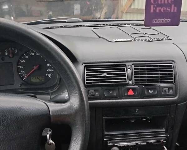 Синій Фольксваген Гольф, об'ємом двигуна 1.39 л та пробігом 233 тис. км за 3100 $, фото 12 на Automoto.ua