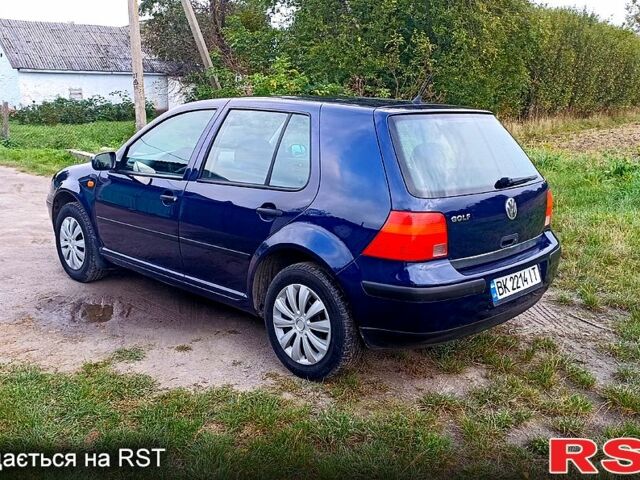 Синий Фольксваген Гольф, объемом двигателя 1.4 л и пробегом 250 тыс. км за 2899 $, фото 1 на Automoto.ua