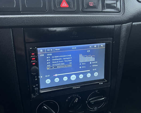 Синий Фольксваген Гольф, объемом двигателя 1.6 л и пробегом 192 тыс. км за 3999 $, фото 19 на Automoto.ua