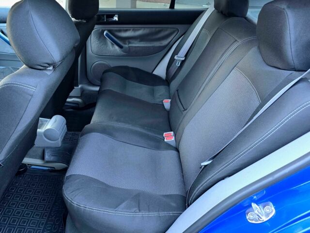 Синий Фольксваген Гольф, объемом двигателя 1.6 л и пробегом 200 тыс. км за 3500 $, фото 12 на Automoto.ua