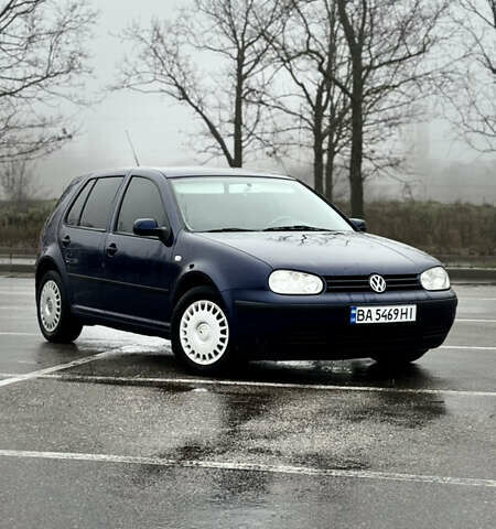 Синий Фольксваген Гольф, объемом двигателя 1.39 л и пробегом 200 тыс. км за 3699 $, фото 1 на Automoto.ua