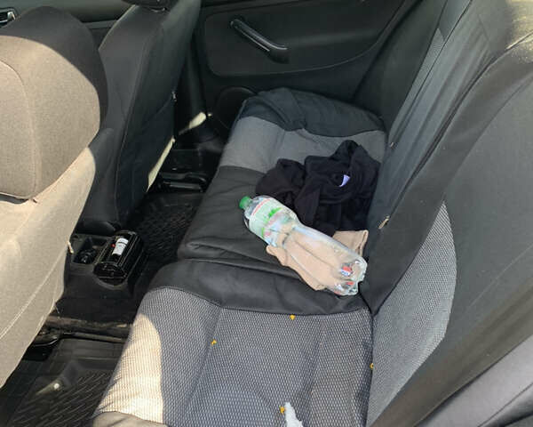 Синий Фольксваген Гольф, объемом двигателя 1.6 л и пробегом 279 тыс. км за 4000 $, фото 7 на Automoto.ua