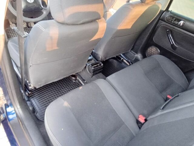 Синій Фольксваген Гольф, об'ємом двигуна 1.6 л та пробігом 250 тис. км за 2750 $, фото 6 на Automoto.ua