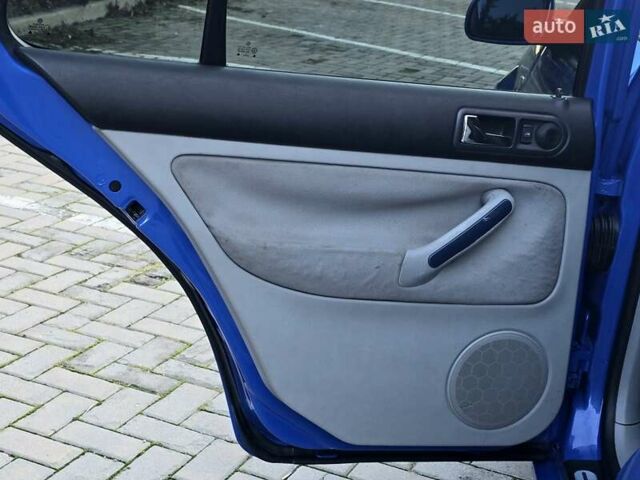 Синий Фольксваген Гольф, объемом двигателя 1.6 л и пробегом 200 тыс. км за 3500 $, фото 17 на Automoto.ua