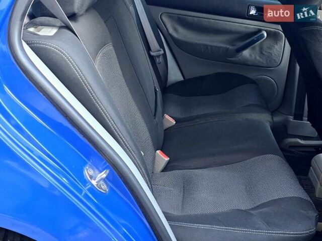 Синий Фольксваген Гольф, объемом двигателя 1.6 л и пробегом 200 тыс. км за 3400 $, фото 18 на Automoto.ua