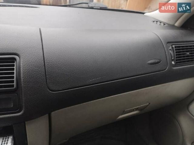 Синий Фольксваген Гольф, объемом двигателя 1.6 л и пробегом 269 тыс. км за 4200 $, фото 3 на Automoto.ua