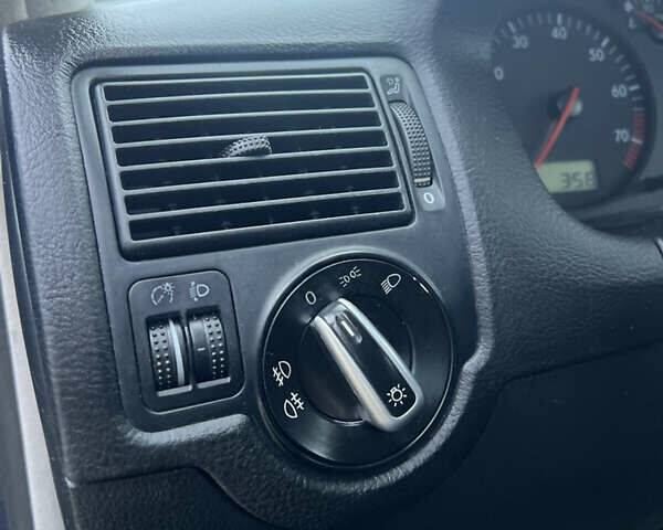 Синий Фольксваген Гольф, объемом двигателя 1.6 л и пробегом 192 тыс. км за 3999 $, фото 15 на Automoto.ua