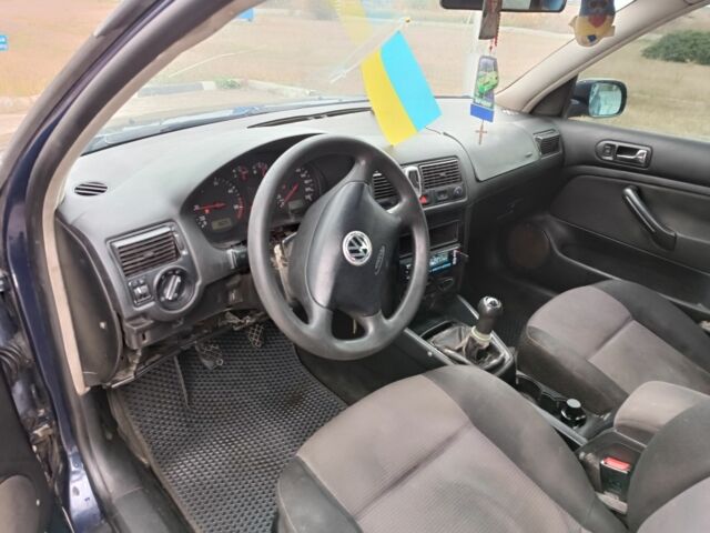 Синий Фольксваген Гольф, объемом двигателя 1.9 л и пробегом 230 тыс. км за 1799 $, фото 4 на Automoto.ua