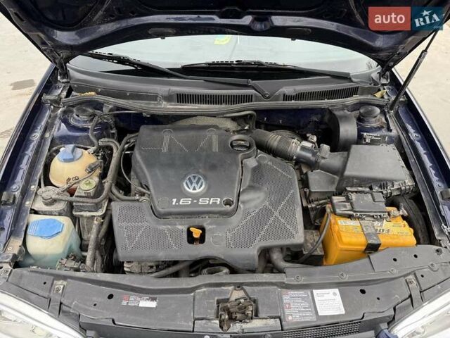 Синий Фольксваген Гольф, объемом двигателя 1.6 л и пробегом 276 тыс. км за 5500 $, фото 5 на Automoto.ua