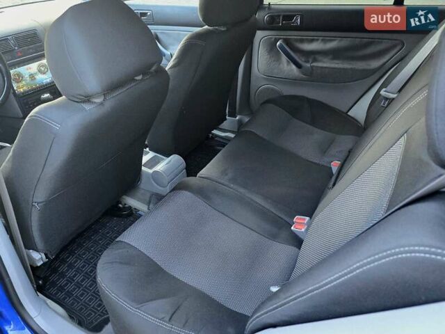 Синий Фольксваген Гольф, объемом двигателя 1.6 л и пробегом 200 тыс. км за 3500 $, фото 16 на Automoto.ua