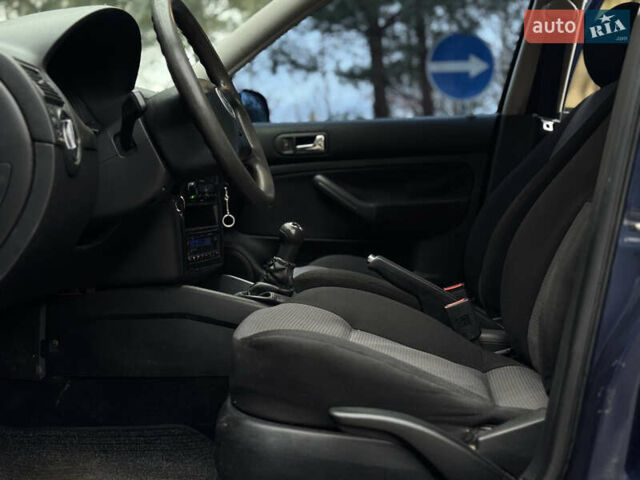 Синий Фольксваген Гольф, объемом двигателя 1.6 л и пробегом 248 тыс. км за 3599 $, фото 18 на Automoto.ua