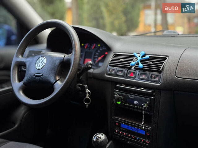 Синий Фольксваген Гольф, объемом двигателя 1.6 л и пробегом 248 тыс. км за 3599 $, фото 25 на Automoto.ua