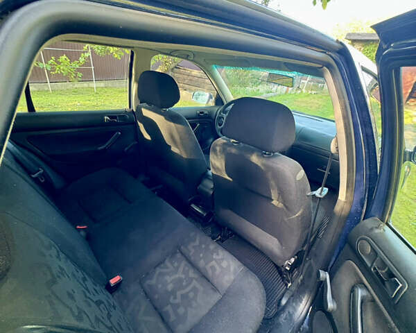 Синий Фольксваген Гольф, объемом двигателя 1.6 л и пробегом 247 тыс. км за 4200 $, фото 5 на Automoto.ua