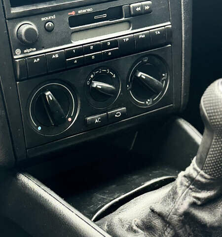 Синий Фольксваген Гольф, объемом двигателя 1.39 л и пробегом 200 тыс. км за 3699 $, фото 10 на Automoto.ua