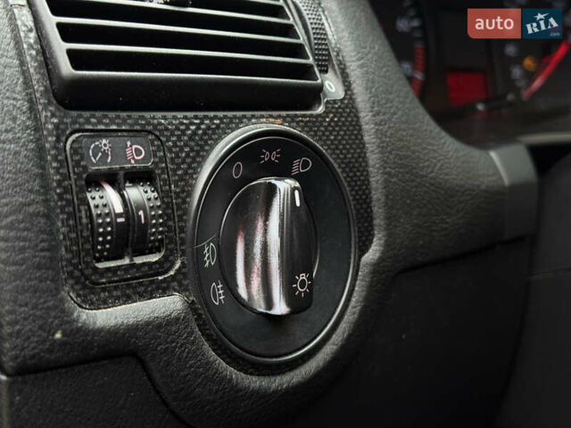 Синий Фольксваген Гольф, объемом двигателя 1.6 л и пробегом 248 тыс. км за 3599 $, фото 16 на Automoto.ua