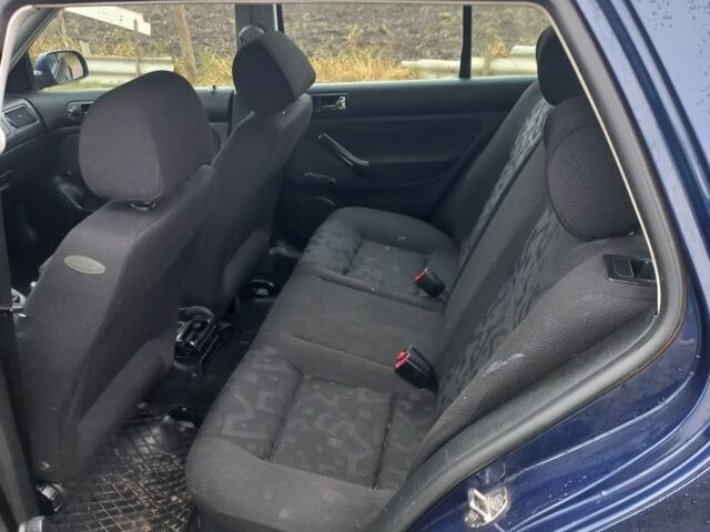 Синий Фольксваген Гольф, объемом двигателя 1 л и пробегом 220 тыс. км за 1650 $, фото 6 на Automoto.ua