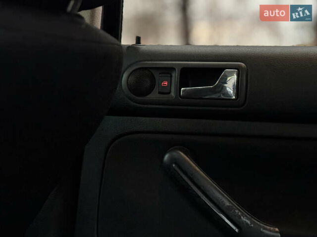 Синий Фольксваген Гольф, объемом двигателя 1.6 л и пробегом 248 тыс. км за 3599 $, фото 21 на Automoto.ua