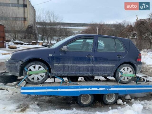 Синий Фольксваген Гольф, объемом двигателя 1.6 л и пробегом 260 тыс. км за 1800 $, фото 4 на Automoto.ua
