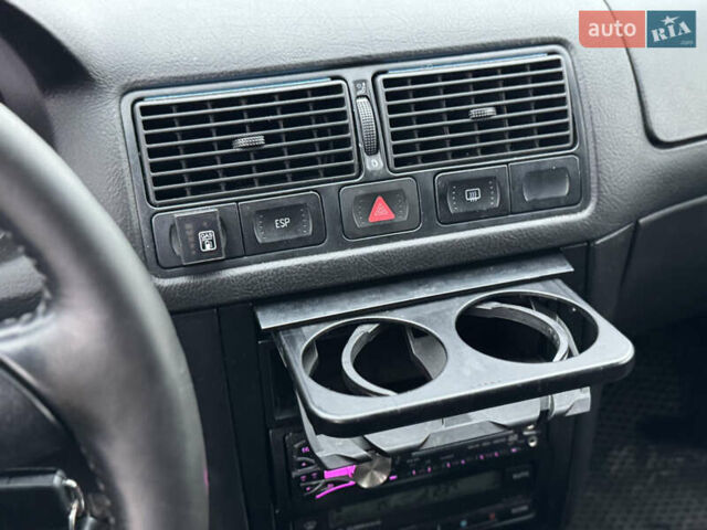 Синій Фольксваген Гольф, об'ємом двигуна 1.6 л та пробігом 291 тис. км за 3800 $, фото 21 на Automoto.ua