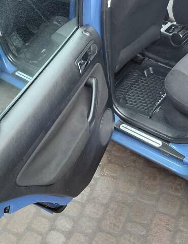 Синий Фольксваген Гольф, объемом двигателя 1.4 л и пробегом 276 тыс. км за 4500 $, фото 4 на Automoto.ua